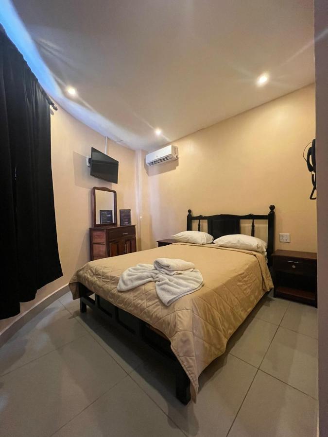קולון La Cubana Hotel & Suites מראה חיצוני תמונה