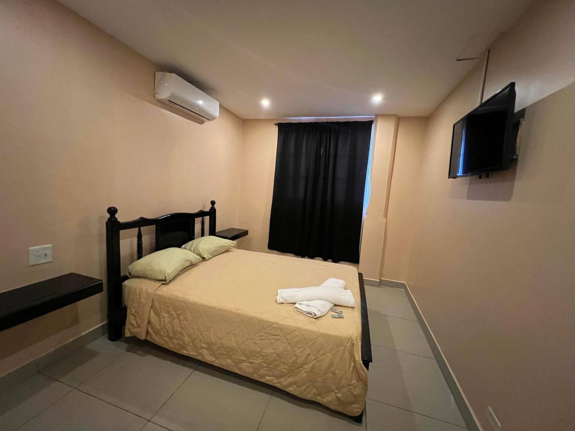 קולון La Cubana Hotel & Suites מראה חיצוני תמונה